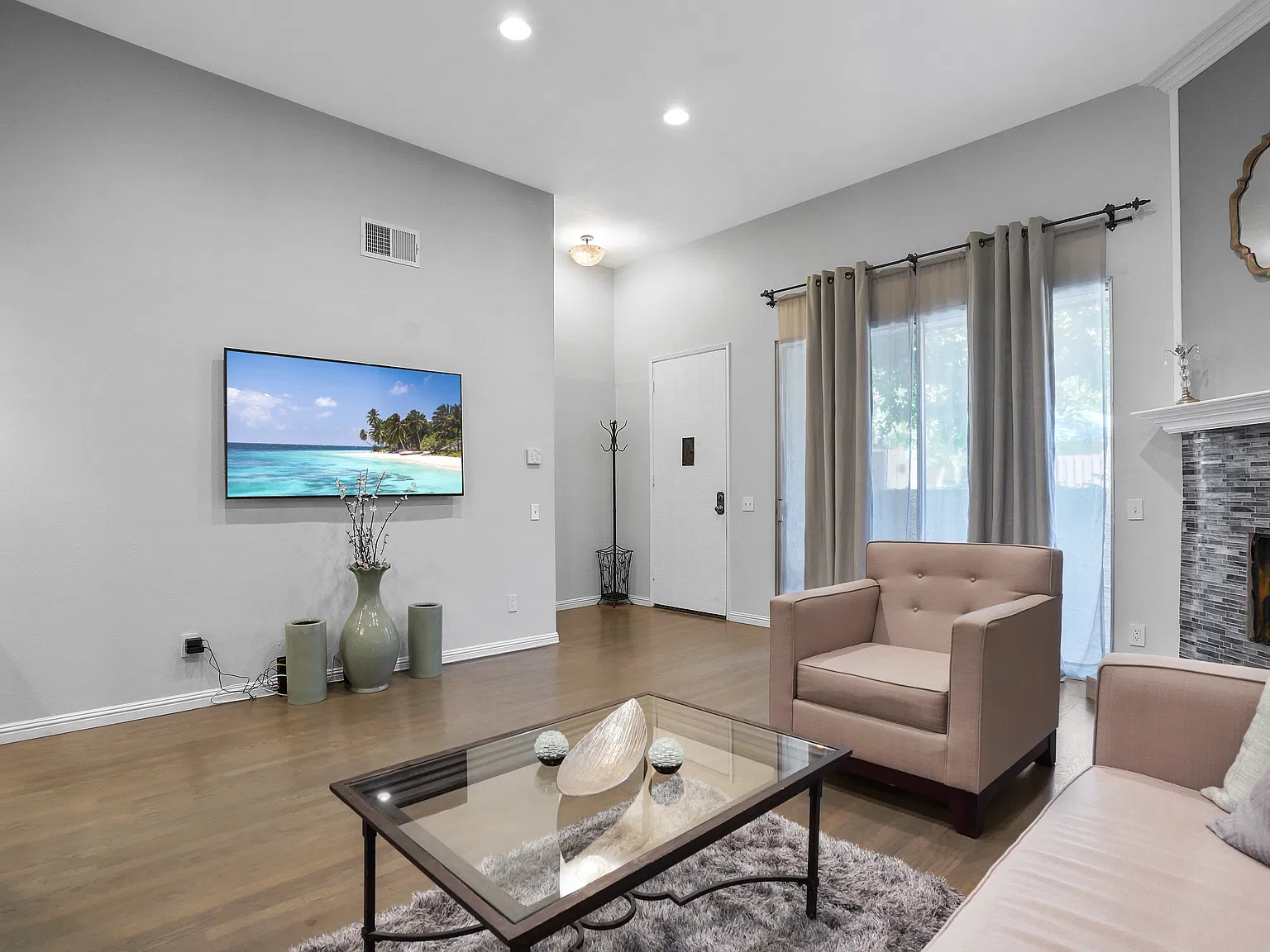2 bed, 1654 sqft, $4,600 — Photo 4