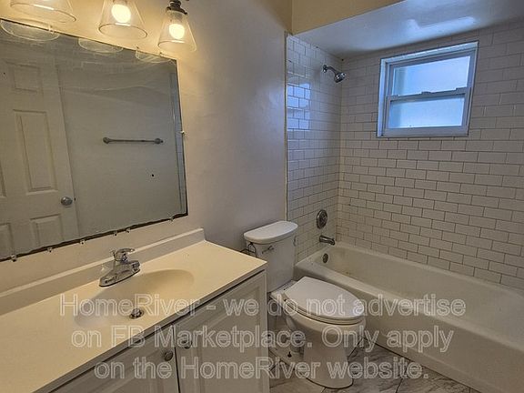 4th image of 2920 SE Amherst St