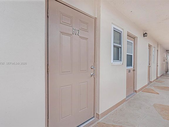 3rd image of 609 NE 14th Ave APT 603