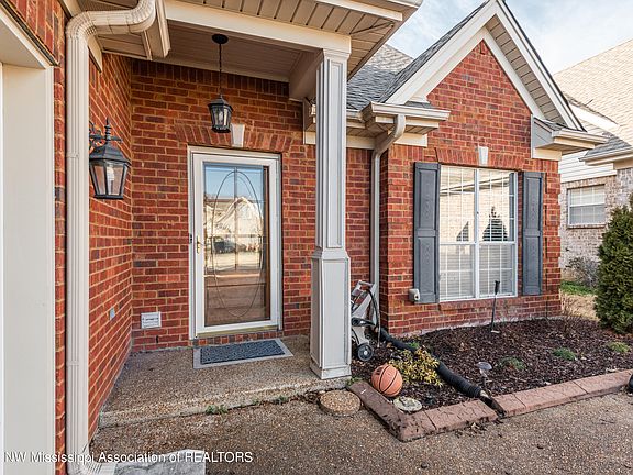 2nd image of 4439 Evelyn Ln