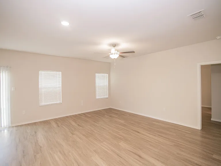 100 Mia Ln — Photo 4