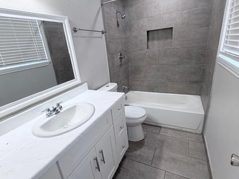 Stoneriver Apartments — Photo 7