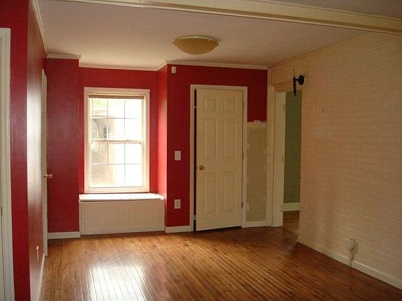 5th image of 405 Dogwood St