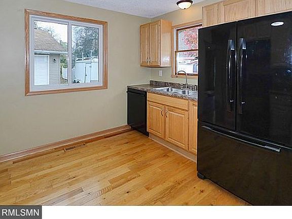 5th image of 916 Holcombe St S
