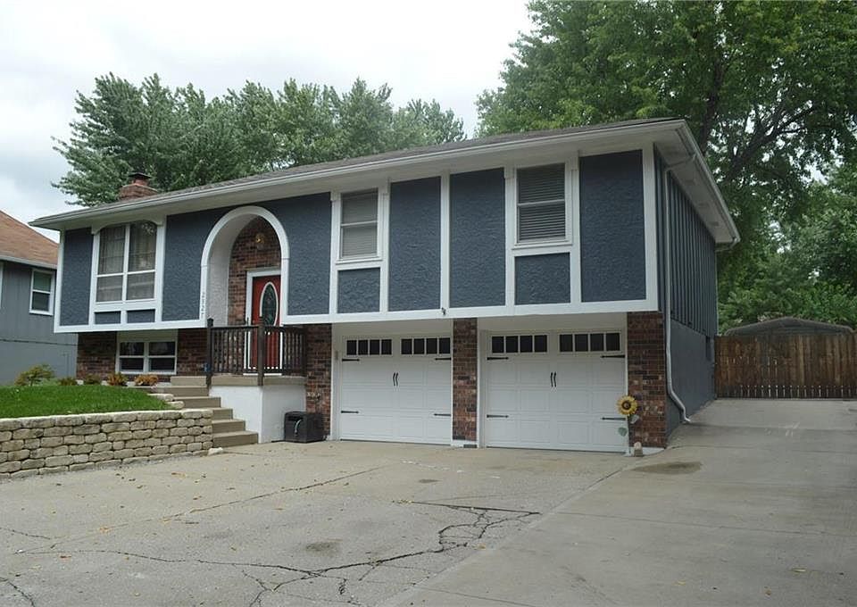 1st image of 2927 Sweet Briar Dr