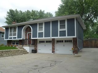 2927 Sweet Briar Dr, Independence, MO 64057
