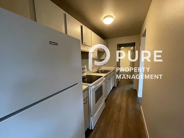 1375-01PP Burnside Manor — Photo 5