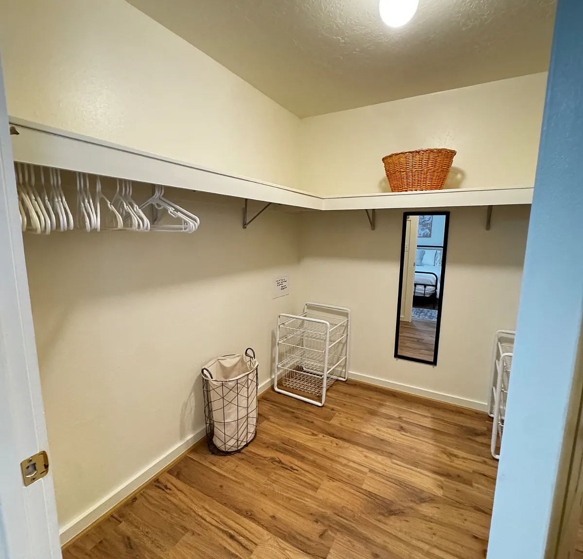 1 bed, 900 sqft, $1,500 — Photo 4