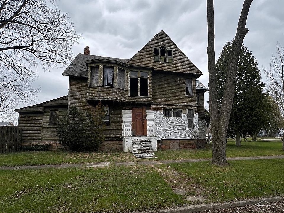 1st image of 903 E Holland Ave