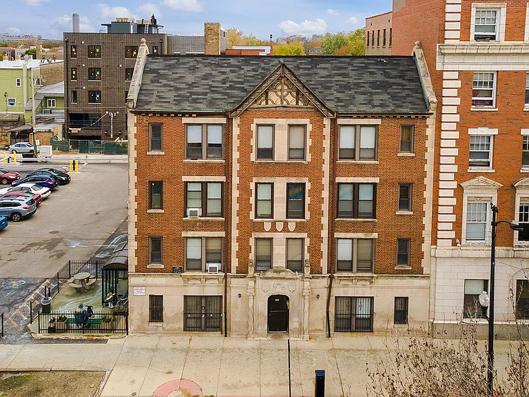 3345 N Marshfield Ave #207 — Photo 8