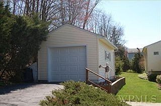 4th image of 17 Hickory Dr