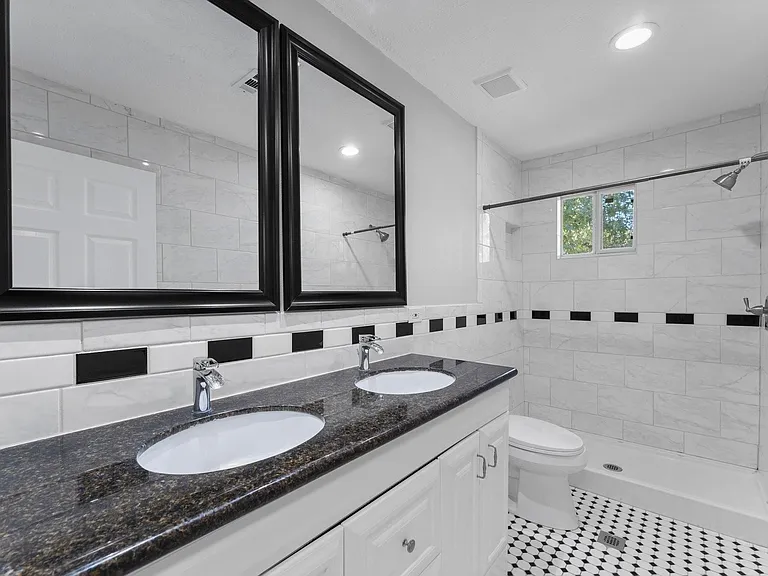 2 Ground Brier Ct — Photo 11