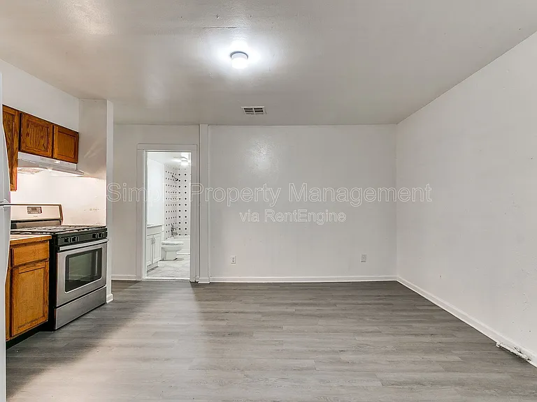 2301 SW 24th St #2 — Photo 5