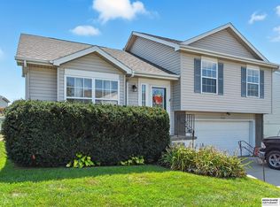 17753 Edna St, Omaha, NE 68136