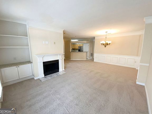3rd image of 522 Sandringham Dr #522