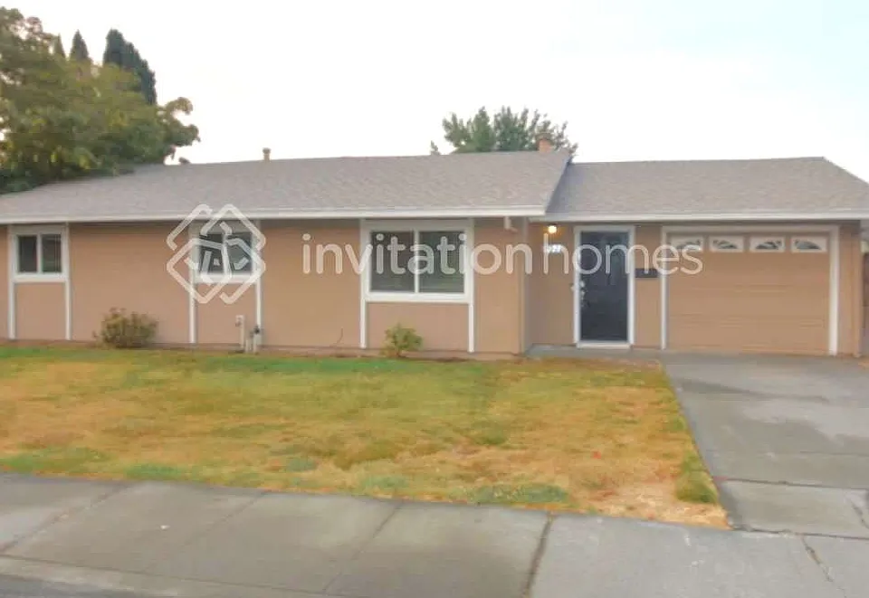 221 Elwood St