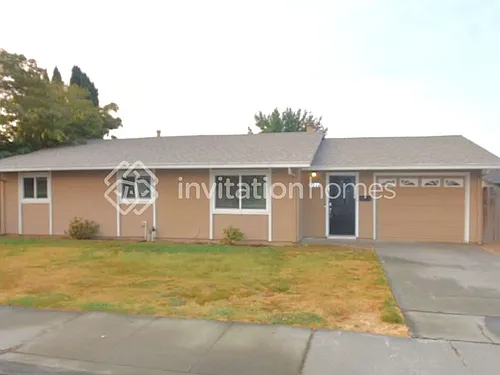 221 Elwood St Photo 1