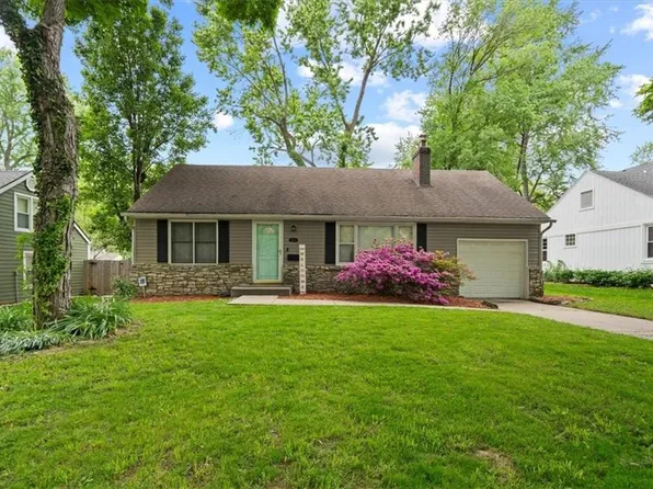 5005 W 72nd St, Prairie Village, KS 66208