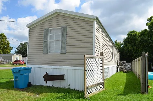 126 Robert St — Photo 11