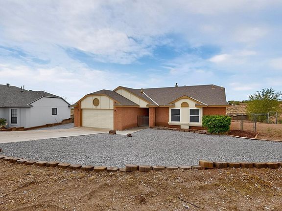 3rd image of 729 Silver Ct NE