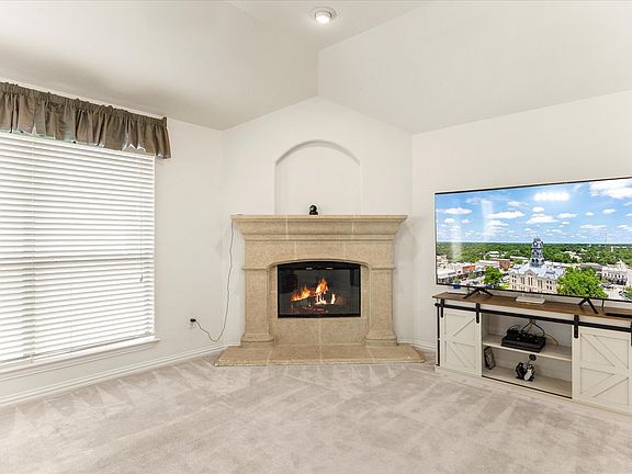 5th image of 621 Creekview Dr