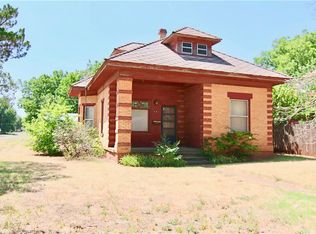 401 N 3rd St, Sayre, OK 73662