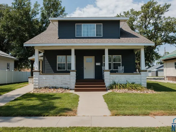 31 3rd Ave NW, Le Mars, IA 51031