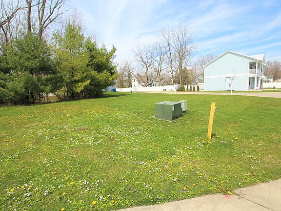 3rd image of 220 Maple Gate Dr