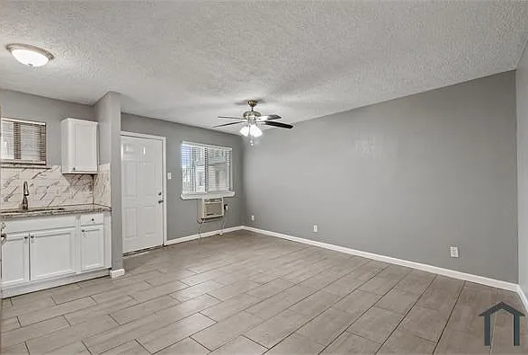 4811 Oakland St — Photo 5