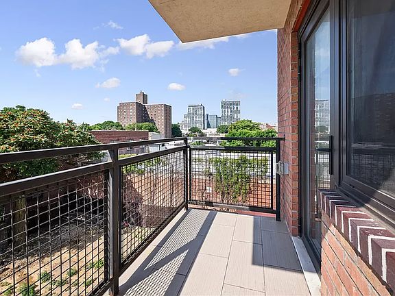 3rd image of 172-16 Jamaica Ave #602
