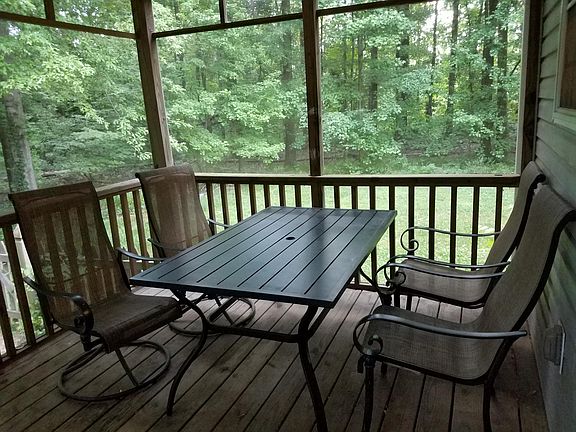 4th image of 404 Berkley Woods Dr