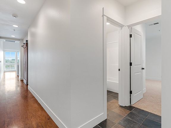 2nd image of 474-476 2nd St #474
