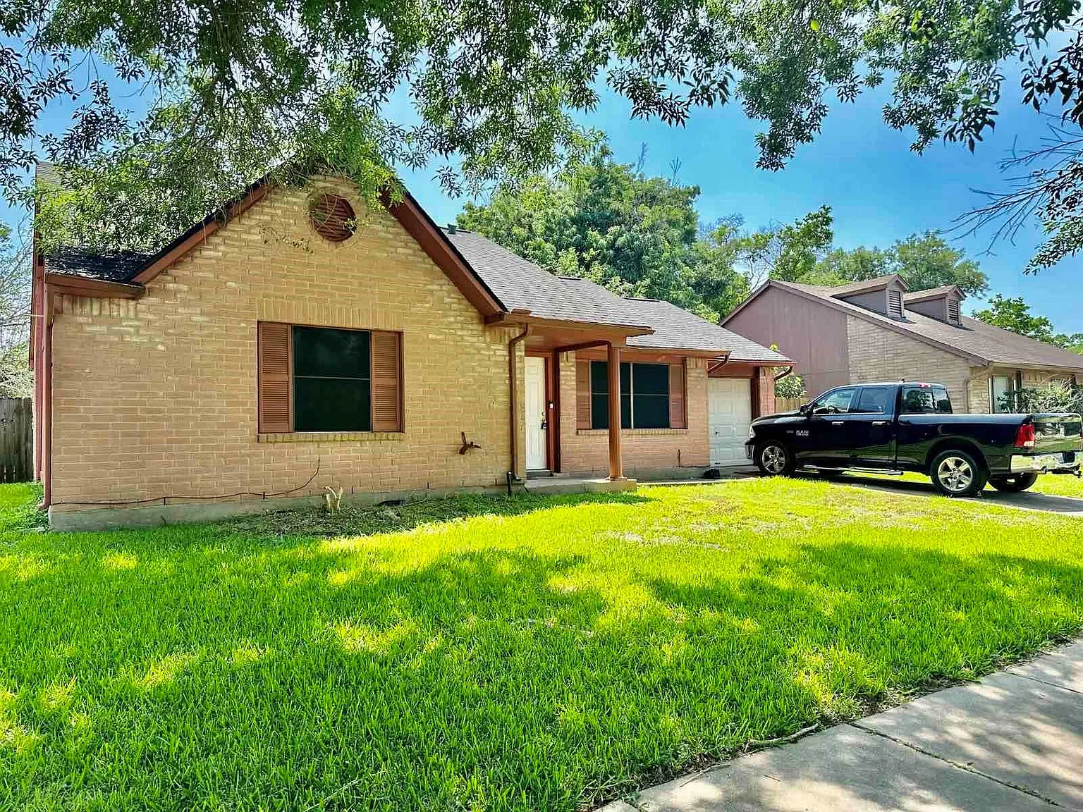 2 bed, 1.0 bath, 1555 sqft, $1,595 — Photo 1