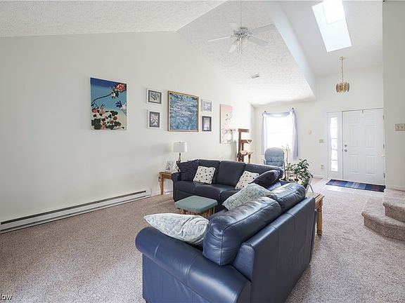5th image of 98 Falling Water Cir
