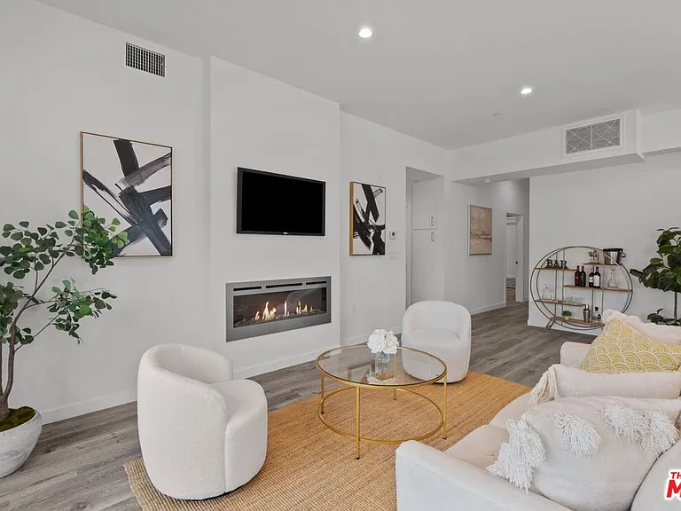 5114 Cahuenga Blvd #4 — Photo 5