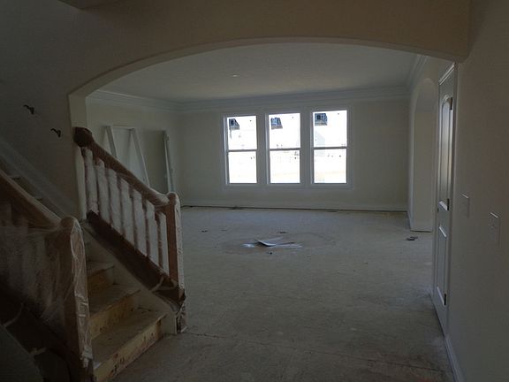 4th image of 262 Ravensdale Pl