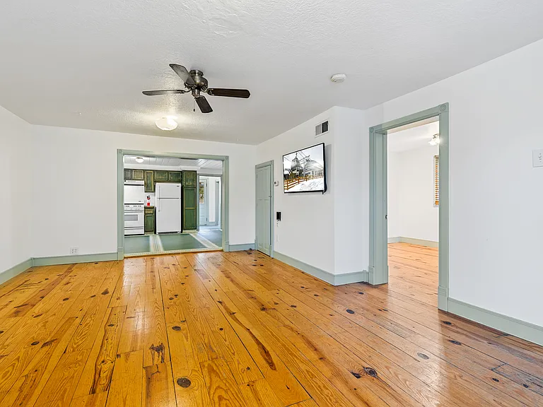 208 S High St — Photo 22