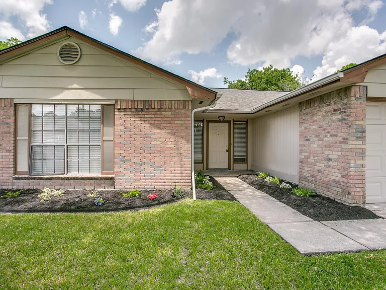 2530 Wheelwright Ln — Photo 2