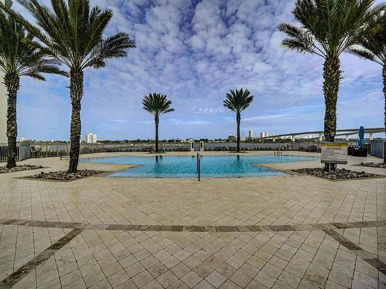 241 Riverside Dr #2610 — Photo 34