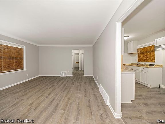 3rd image of 19712 Lahser Rd