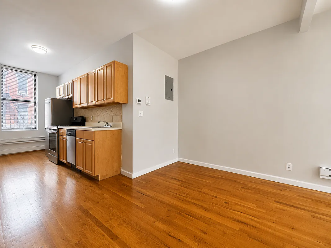 4 Bleecker Street 3