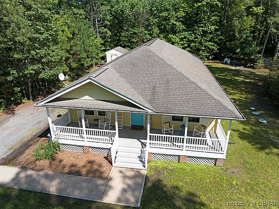 3rd image of 8 Fleetwood Cir