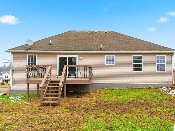 3rd image of 219 Meadowlake Dr