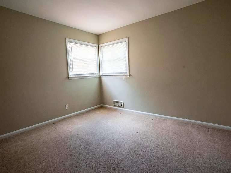 2631 Woodside St — Photo 8