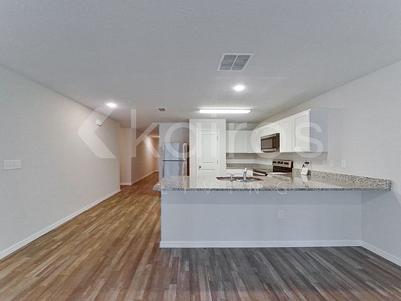 3rd image of 1244 W Hanover Ln