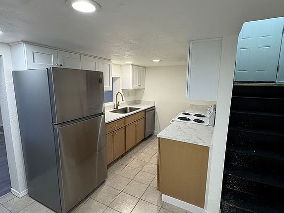 3rd image of 1055 1/2 Lake Ave