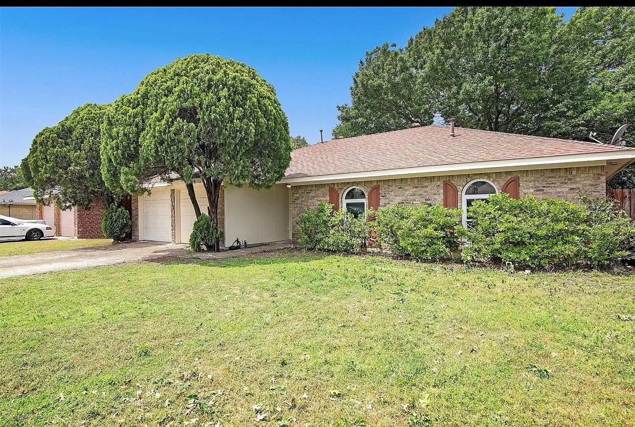 1113 Roaring Springs Dr — Photo 1