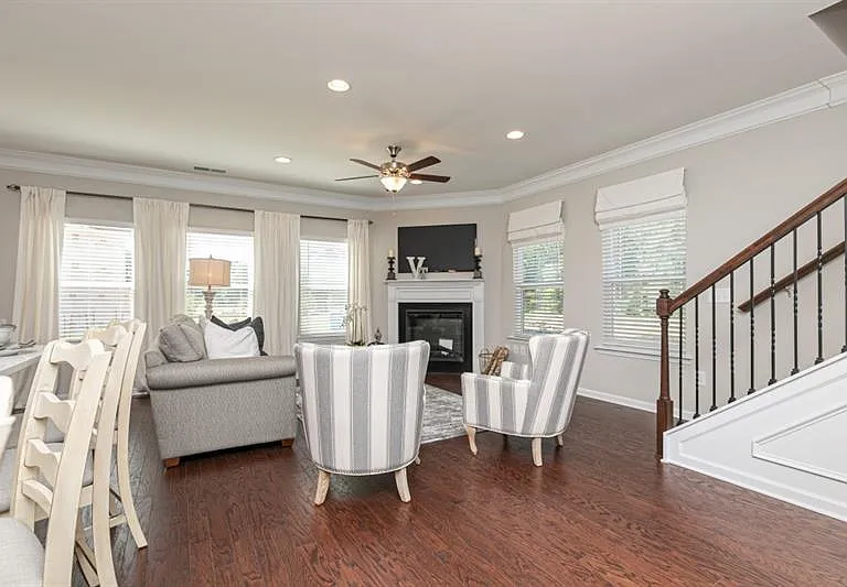 327 Braswell Ct — Photo 4