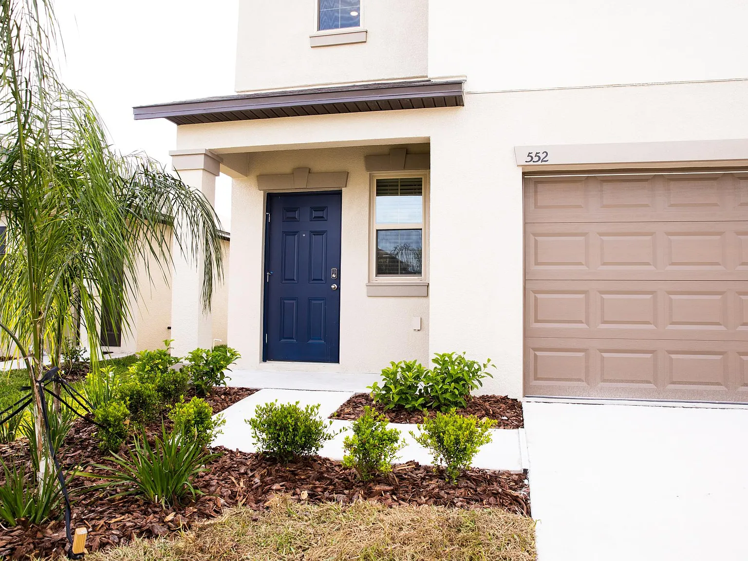 552 Argyll Dr — Photo 2