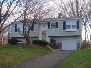 32 Virginia Ct, Ridgefield, CT 06877